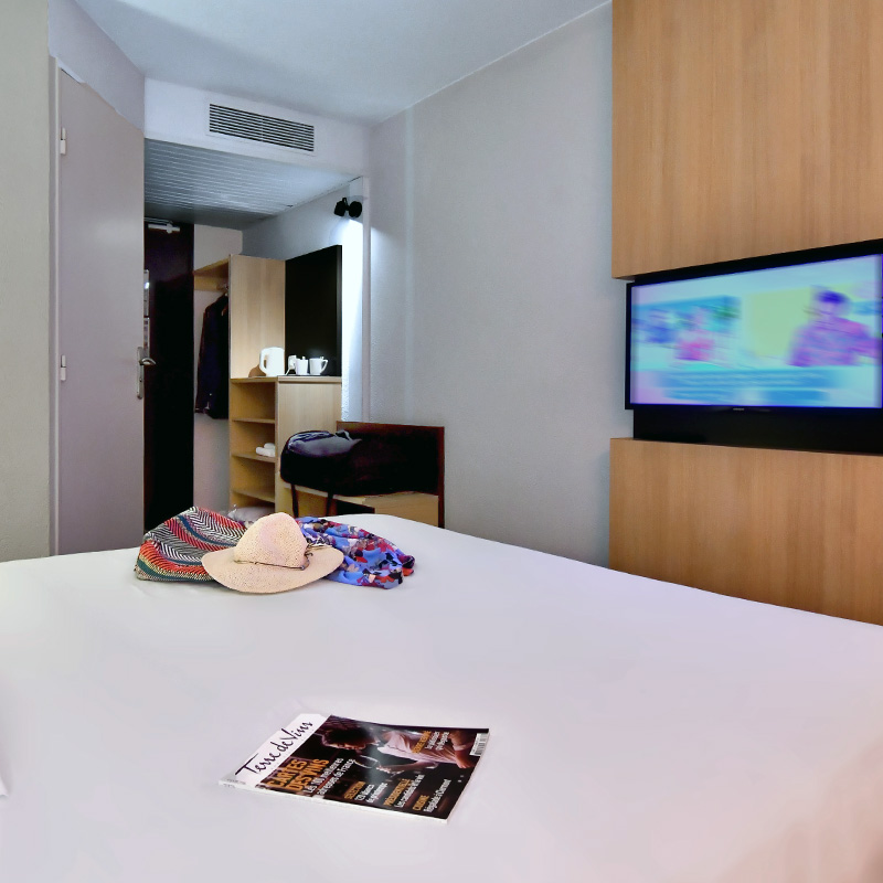 Chambre double de l'hôtel Kyriad Tours Sud